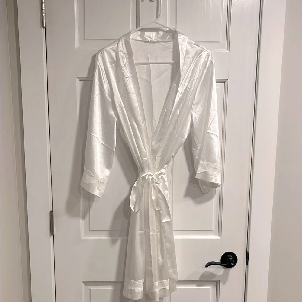 White Satiny Robe with Lace Detail Perfect for Brides Size Medium